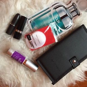 Small makeup/brushes bundle (NWOT)